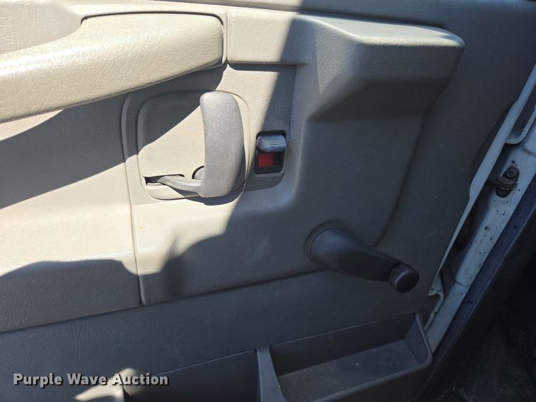 image for item DW1887 2007 Chevrolet 1500 school bus