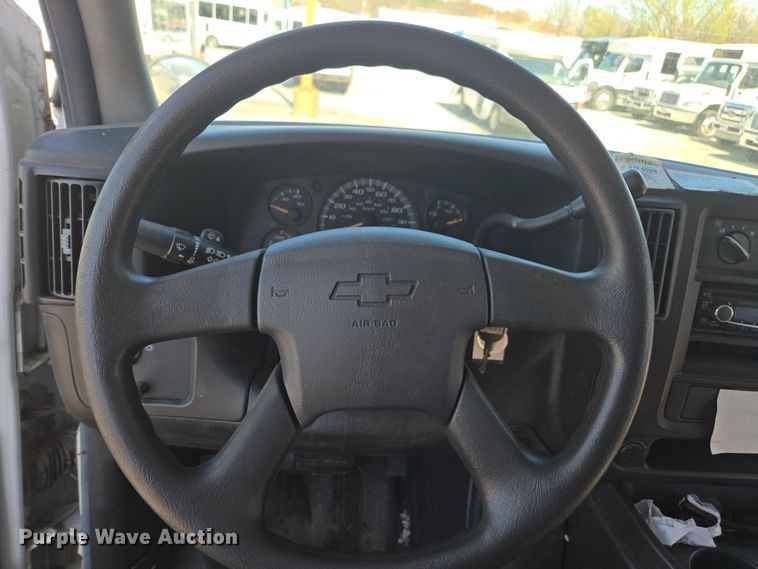 image for item DW1887 2007 Chevrolet 1500 school bus