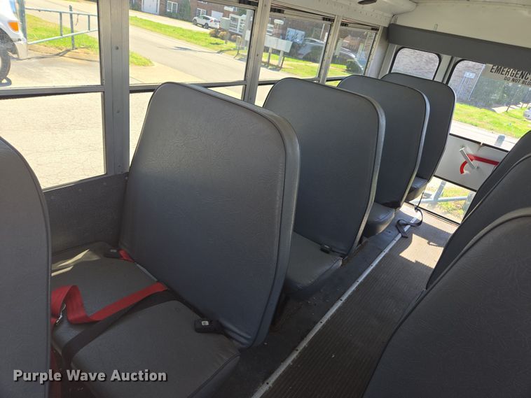 image for item DW1887 2007 Chevrolet 1500 school bus