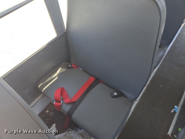 image for item DW1887 2007 Chevrolet 1500 school bus