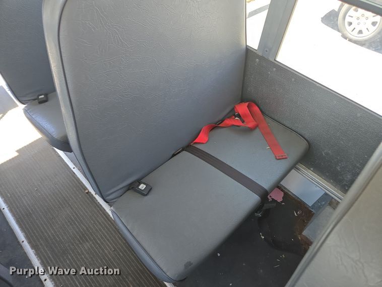 image for item DW1887 2007 Chevrolet 1500 school bus