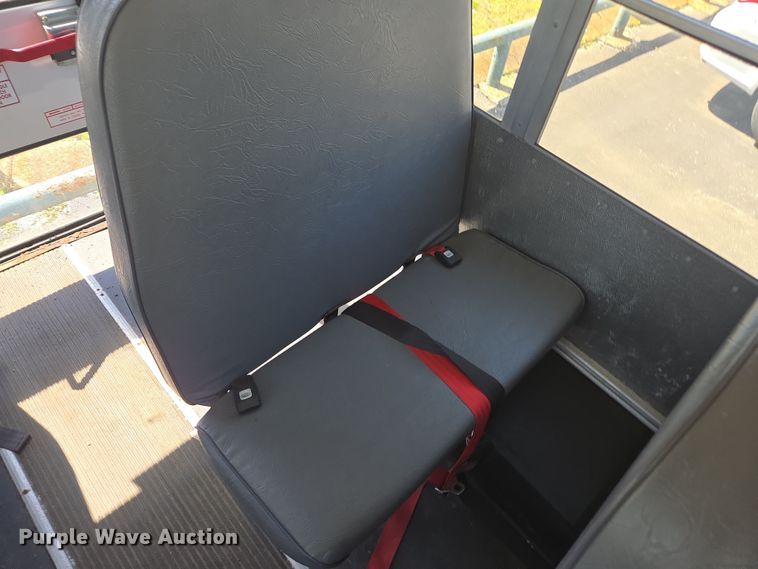 image for item DW1887 2007 Chevrolet 1500 school bus