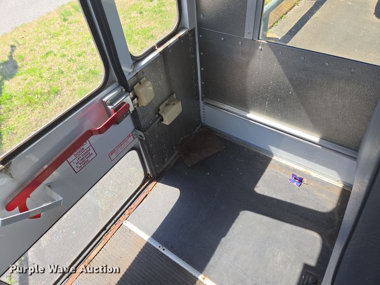 image for item DW1887 2007 Chevrolet 1500 school bus