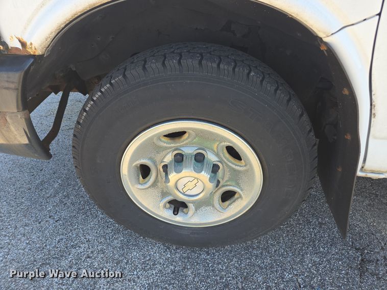 image for item DW1887 2007 Chevrolet 1500 school bus