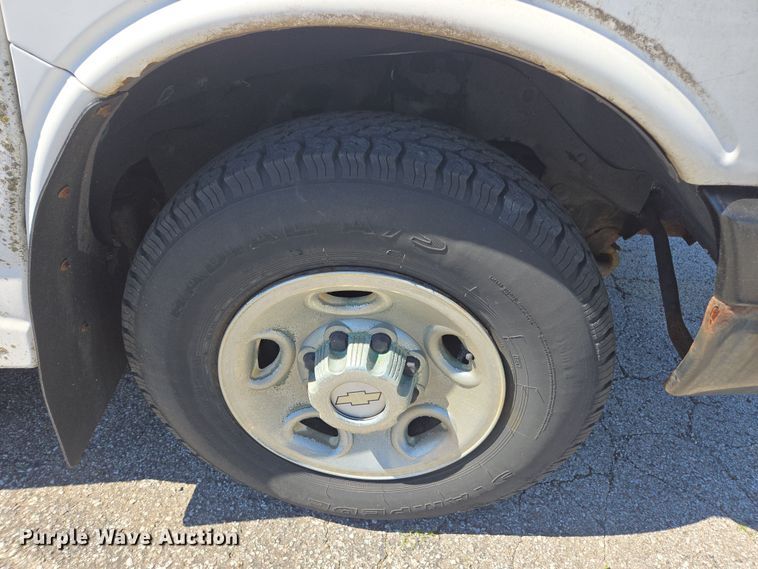 image for item DW1887 2007 Chevrolet 1500 school bus