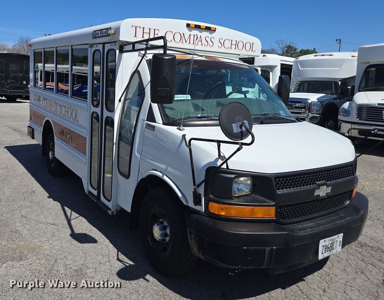 image for item DW1891 2004 Chevrolet 1500 school bus