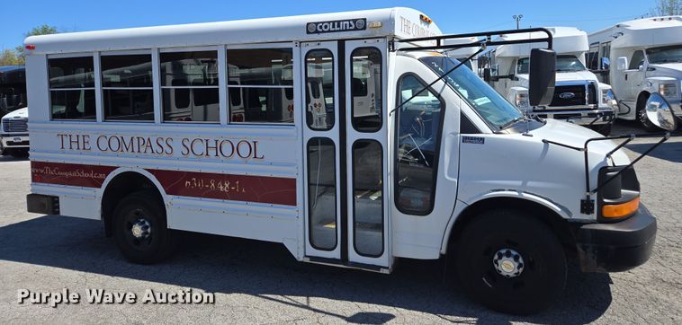 image for item DW1891 2004 Chevrolet 1500 school bus