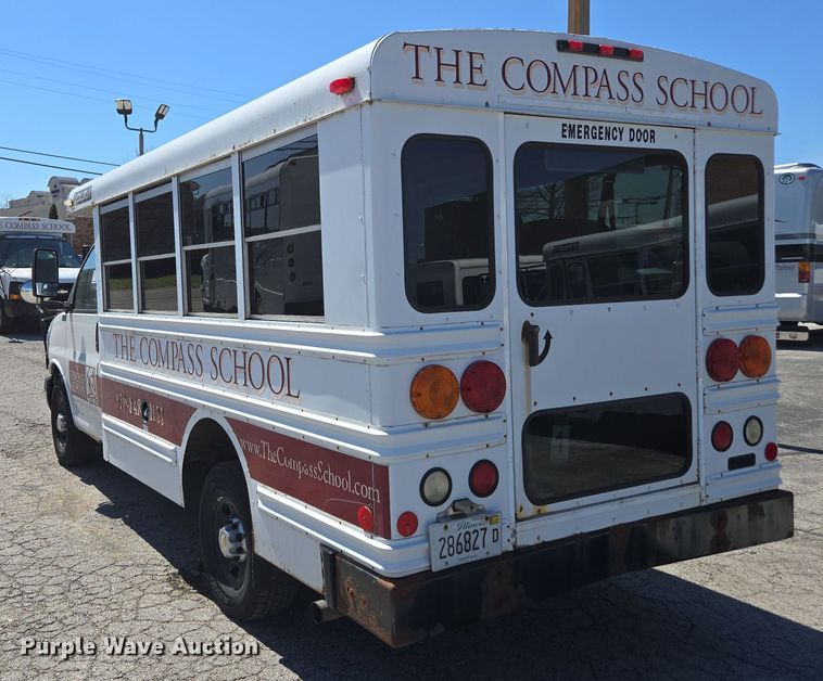 image for item DW1891 2004 Chevrolet 1500 school bus