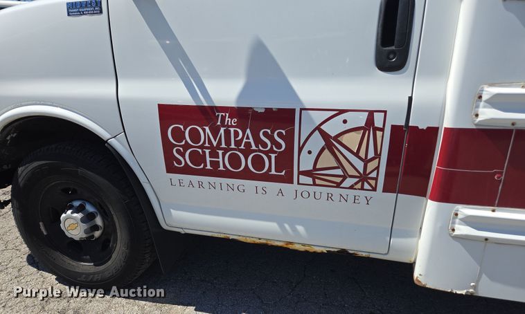 image for item DW1891 2004 Chevrolet 1500 school bus