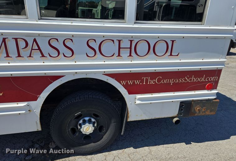 image for item DW1891 2004 Chevrolet 1500 school bus