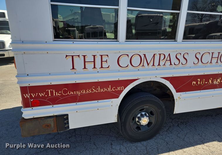 image for item DW1891 2004 Chevrolet 1500 school bus