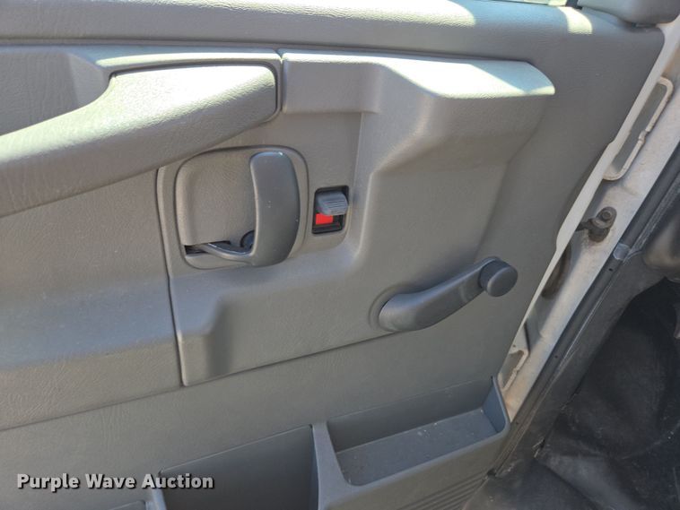 image for item DW1891 2004 Chevrolet 1500 school bus