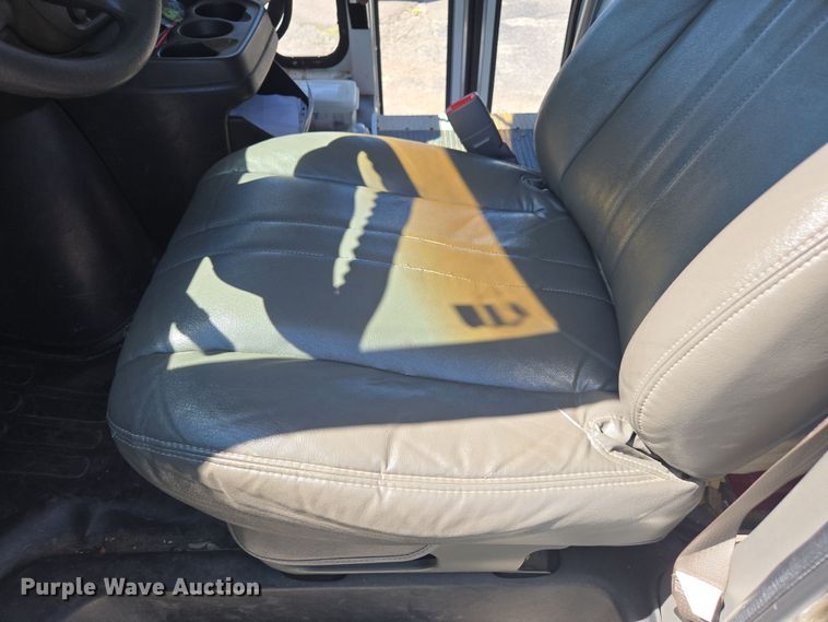 image for item DW1891 2004 Chevrolet 1500 school bus