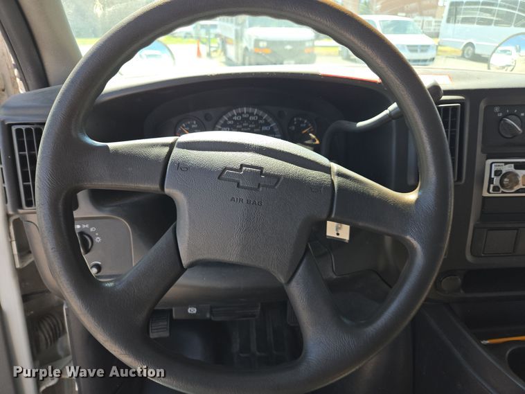 image for item DW1891 2004 Chevrolet 1500 school bus