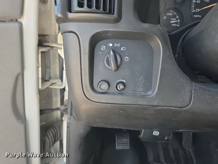 image for item DW1891 2004 Chevrolet 1500 school bus