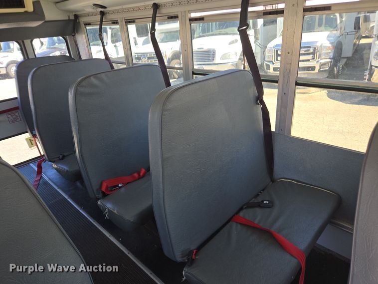 image for item DW1891 2004 Chevrolet 1500 school bus