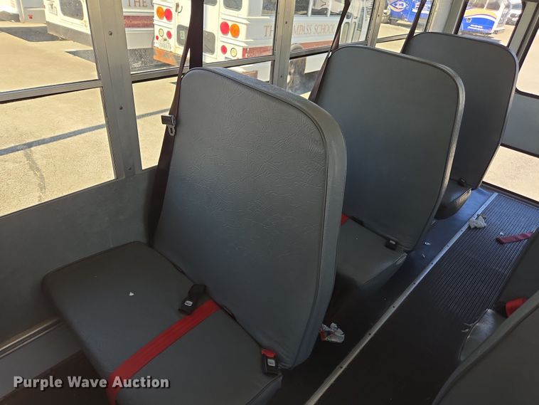 image for item DW1891 2004 Chevrolet 1500 school bus