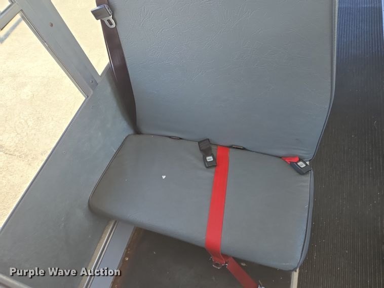 image for item DW1891 2004 Chevrolet 1500 school bus