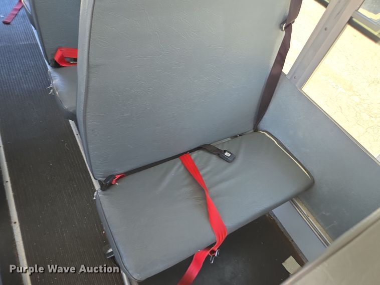 image for item DW1891 2004 Chevrolet 1500 school bus