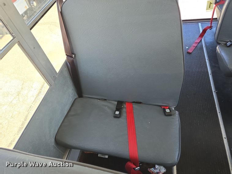 image for item DW1891 2004 Chevrolet 1500 school bus