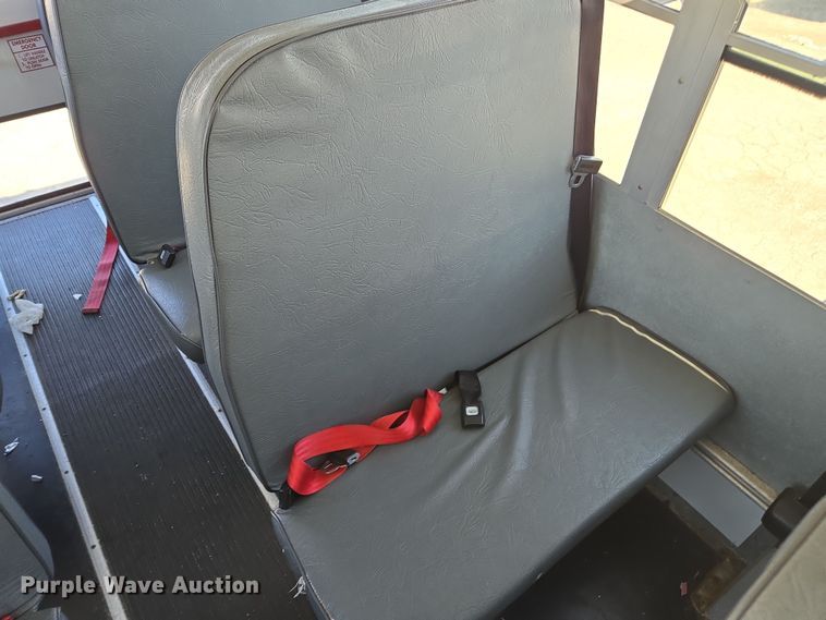 image for item DW1891 2004 Chevrolet 1500 school bus