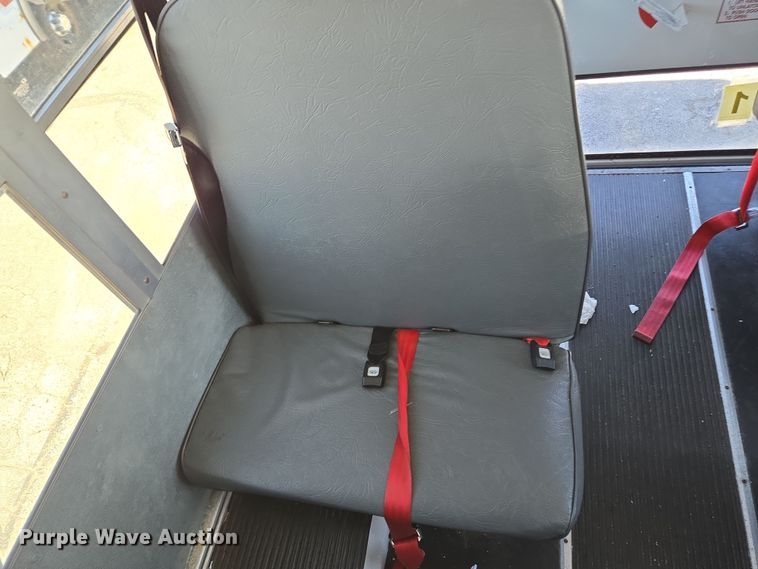 image for item DW1891 2004 Chevrolet 1500 school bus