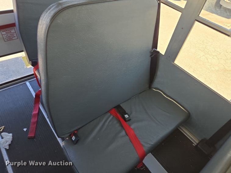 image for item DW1891 2004 Chevrolet 1500 school bus