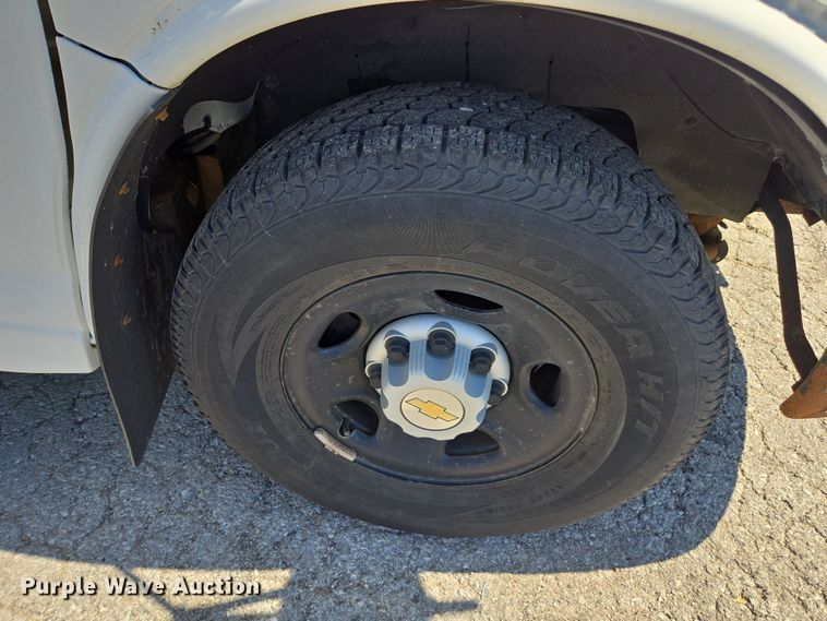 image for item DW1891 2004 Chevrolet 1500 school bus