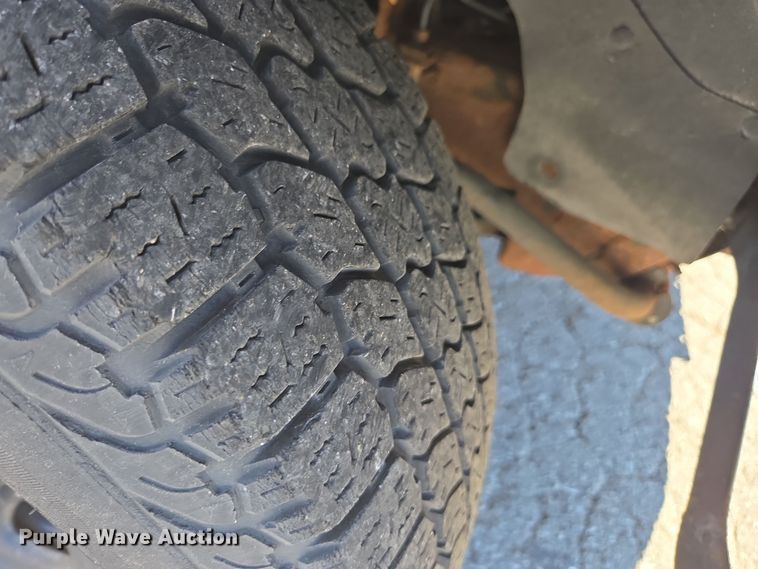 image for item DW1891 2004 Chevrolet 1500 school bus