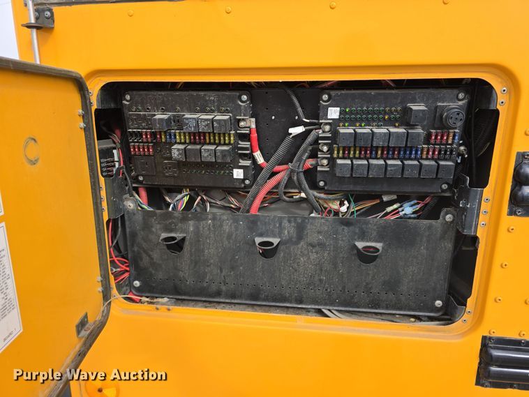 image for item DW3229 2005 Thomas Built Buses Saf-T-Liner school bus