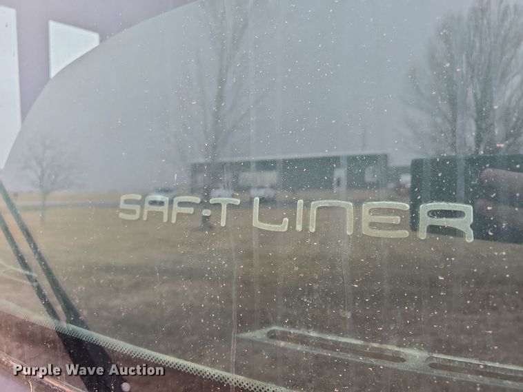 image for item DW3229 2005 Thomas Built Buses Saf-T-Liner school bus