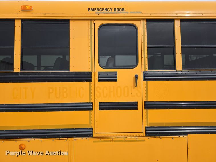 image for item DW3229 2005 Thomas Built Buses Saf-T-Liner school bus
