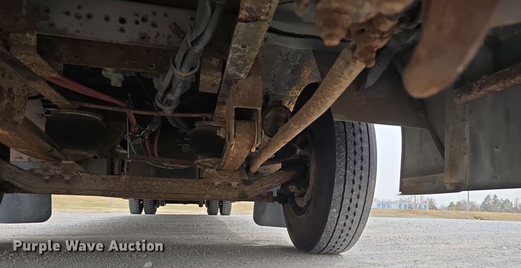 image for item DW3229 2005 Thomas Built Buses Saf-T-Liner school bus