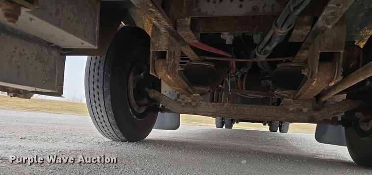 image for item DW3229 2005 Thomas Built Buses Saf-T-Liner school bus