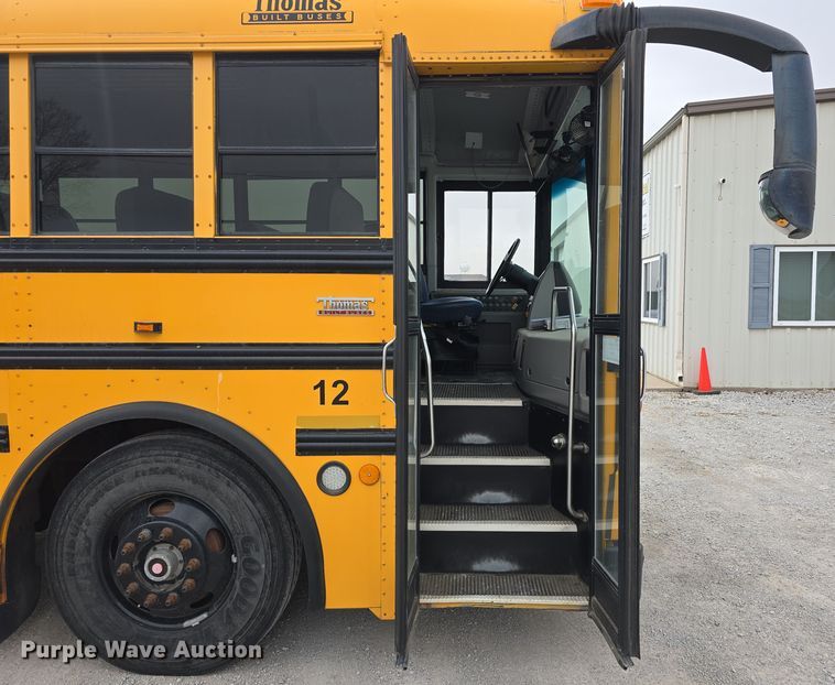 image for item DW3229 2005 Thomas Built Buses Saf-T-Liner school bus