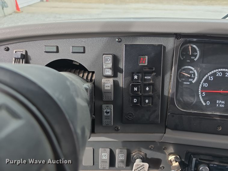 image for item DW3229 2005 Thomas Built Buses Saf-T-Liner school bus