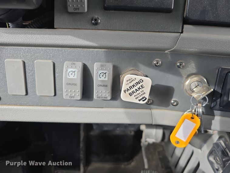 image for item DW3229 2005 Thomas Built Buses Saf-T-Liner school bus