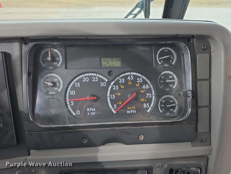 image for item DW3229 2005 Thomas Built Buses Saf-T-Liner school bus