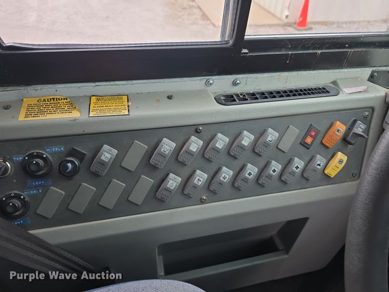 image for item DW3229 2005 Thomas Built Buses Saf-T-Liner school bus