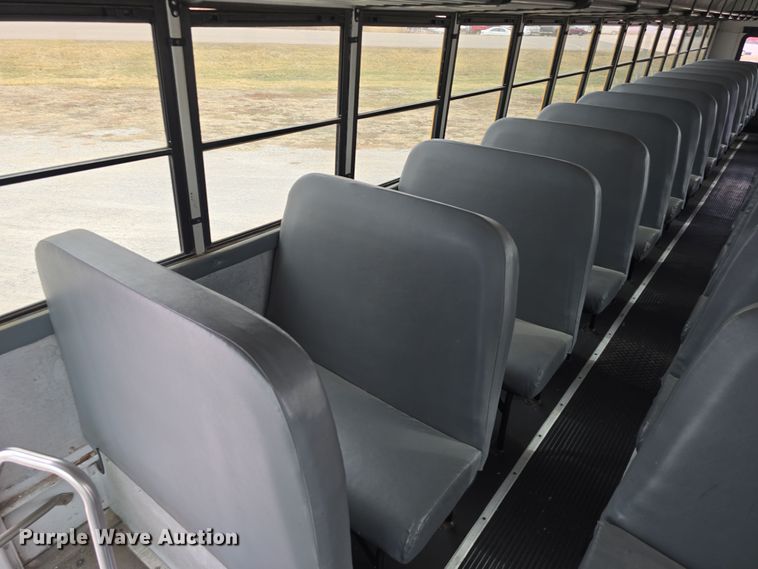 image for item DW3229 2005 Thomas Built Buses Saf-T-Liner school bus