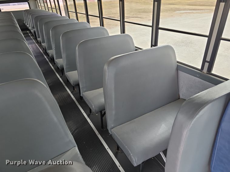 image for item DW3229 2005 Thomas Built Buses Saf-T-Liner school bus