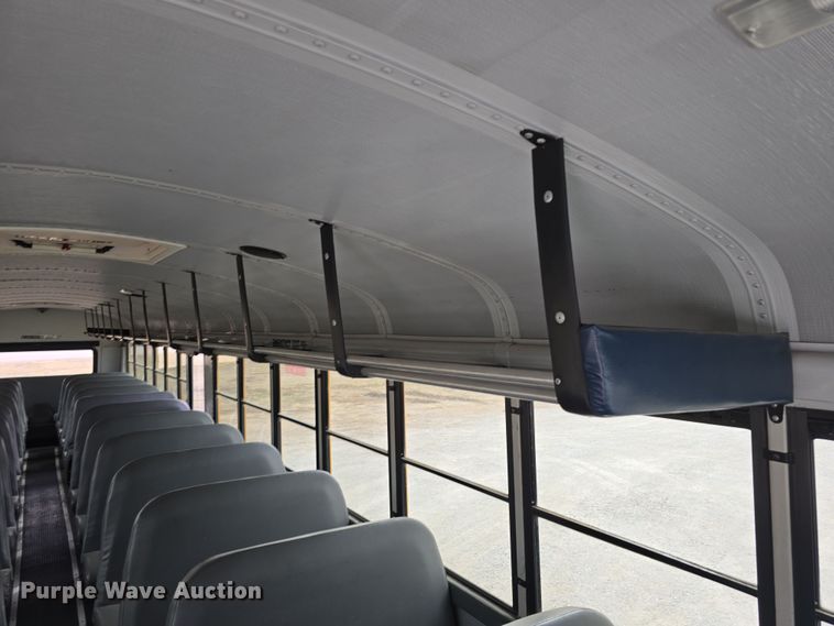 image for item DW3229 2005 Thomas Built Buses Saf-T-Liner school bus