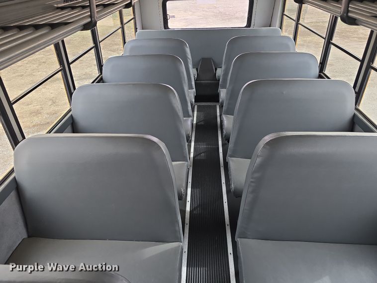 image for item DW3229 2005 Thomas Built Buses Saf-T-Liner school bus