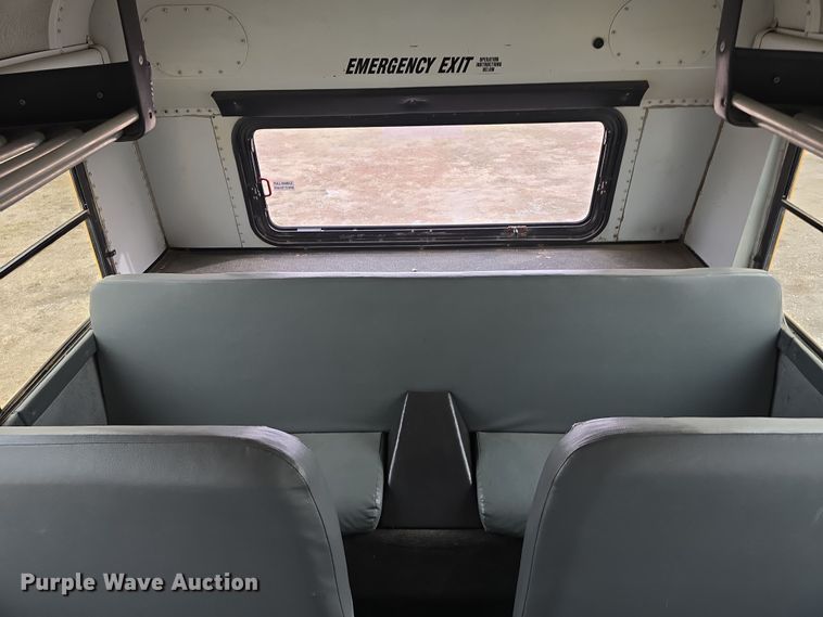 image for item DW3229 2005 Thomas Built Buses Saf-T-Liner school bus