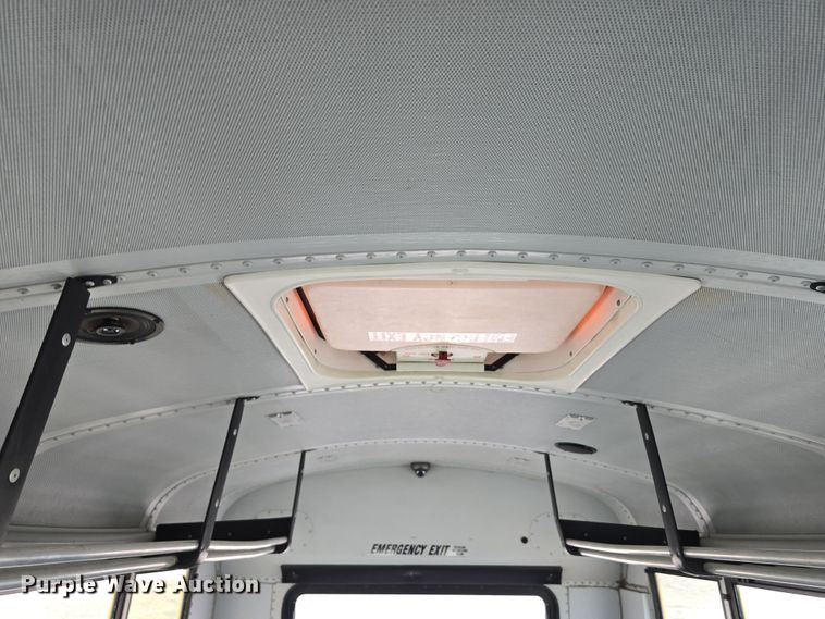 image for item DW3229 2005 Thomas Built Buses Saf-T-Liner school bus