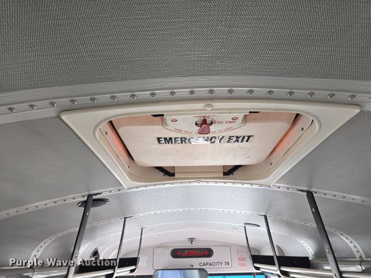 image for item DW3229 2005 Thomas Built Buses Saf-T-Liner school bus