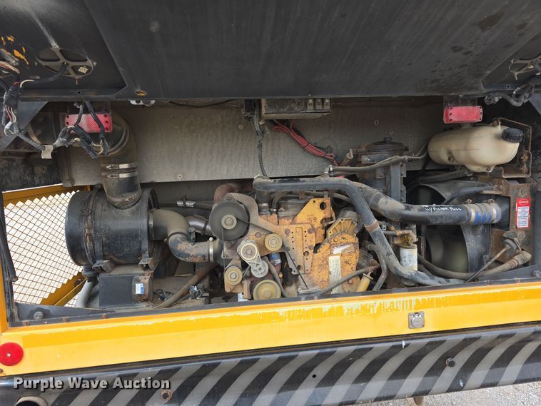 image for item DW3229 2005 Thomas Built Buses Saf-T-Liner school bus