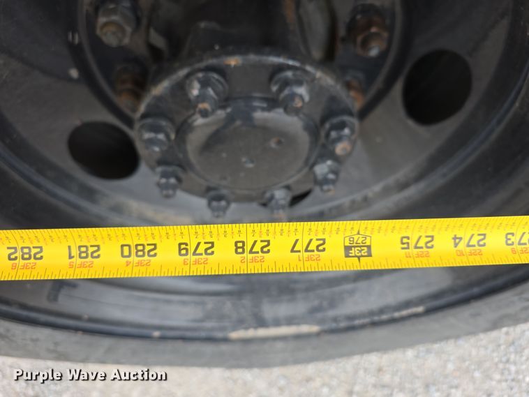 image for item DW3229 2005 Thomas Built Buses Saf-T-Liner school bus