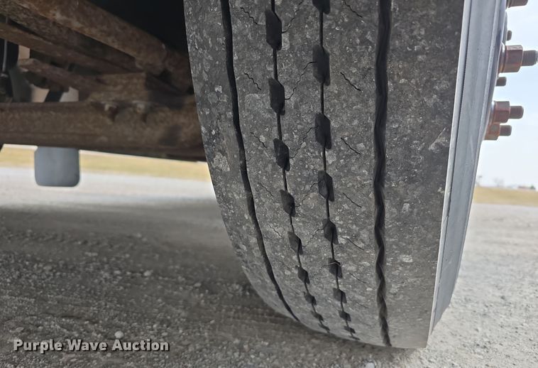 image for item DW3229 2005 Thomas Built Buses Saf-T-Liner school bus