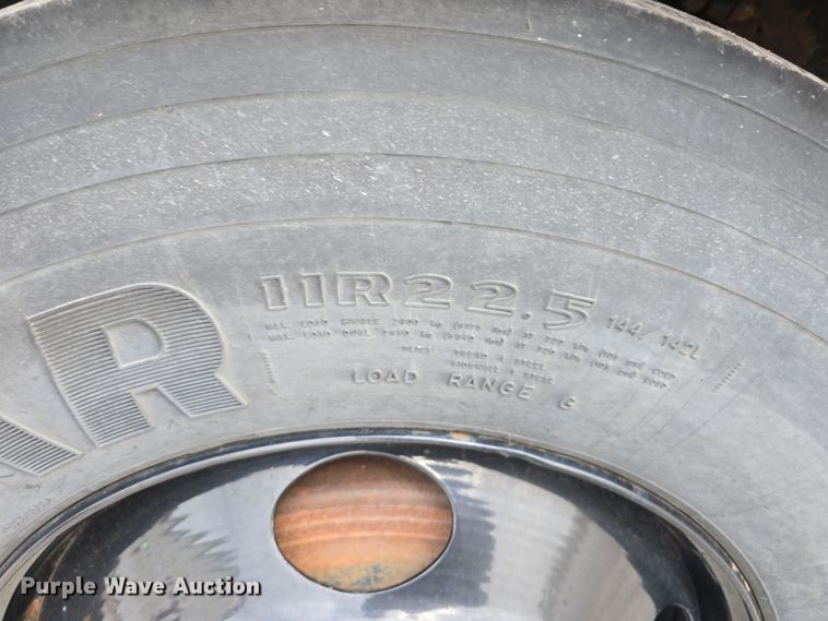 image for item DW3229 2005 Thomas Built Buses Saf-T-Liner school bus